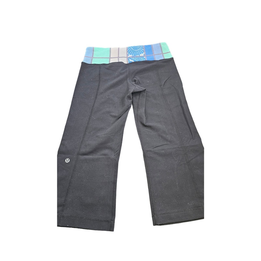 Lululemon Cropped‎ Capri pants. REVERSIBLE. Size small